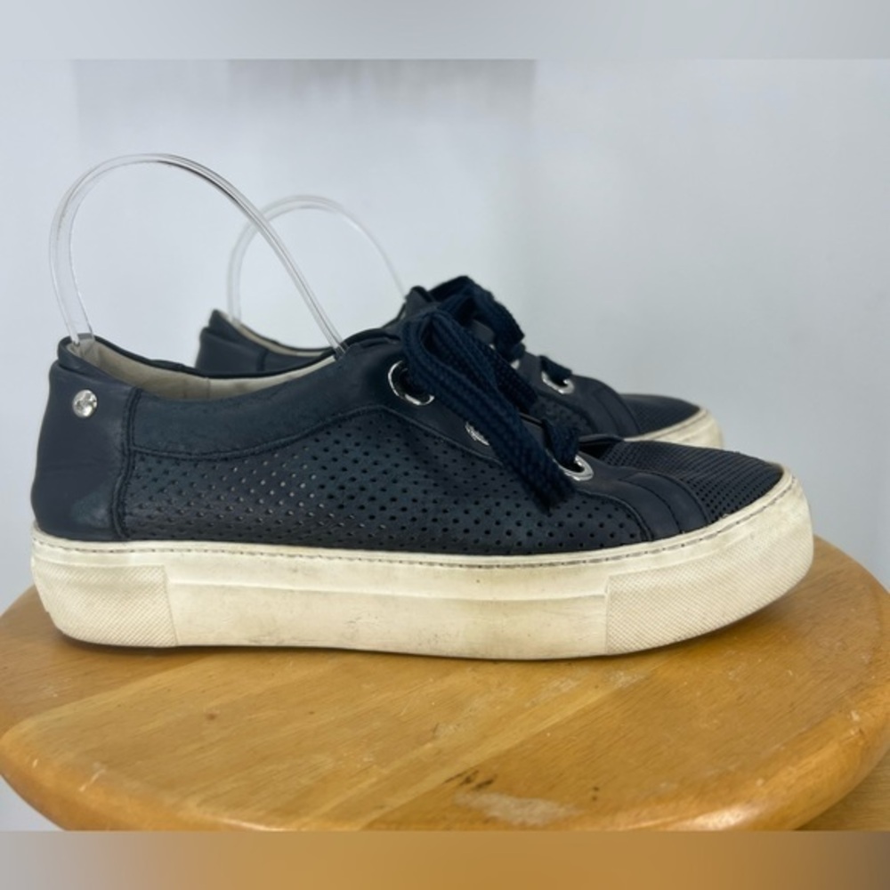 AGL Attilio Giusti Leombruni navy blue perforated lace up platform sneaker 9